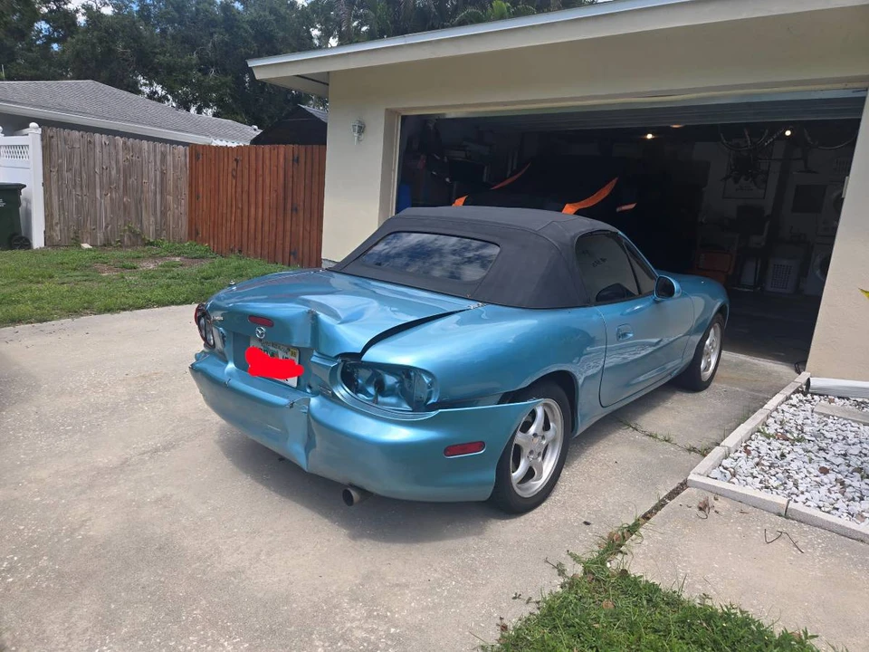 2001 Mazda NB MX-5 Miata - Image 4 of 17