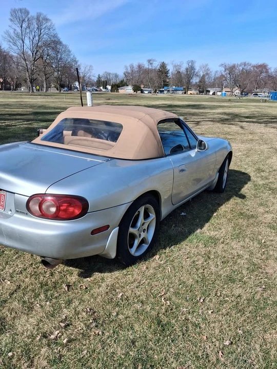 2001 Mazda NB MX-5 Miata - Image 5 of 10