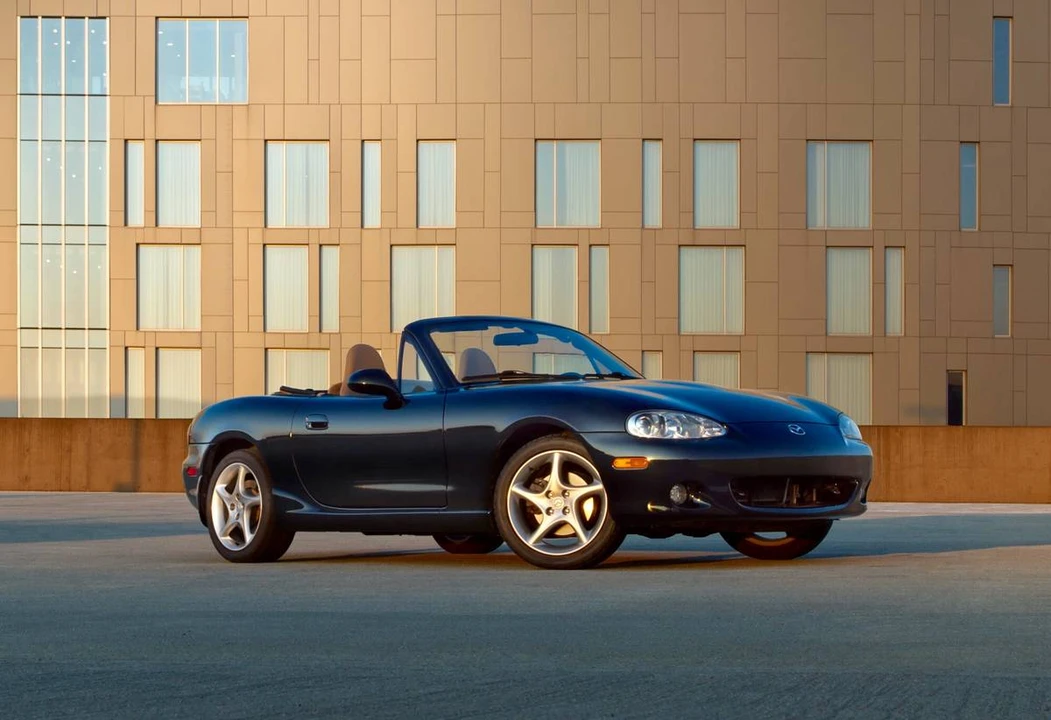 2001 Mazda NB MX-5 Miata - Image 2 of 12