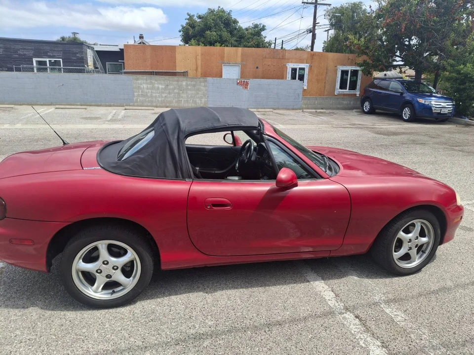 2001 Mazda NB MX-5 Miata - Image 2 of 9