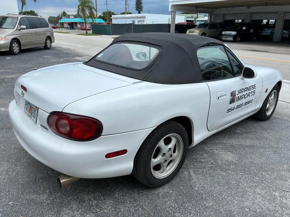 2001 Mazda NB MX-5 Miata - Image 4 of 11