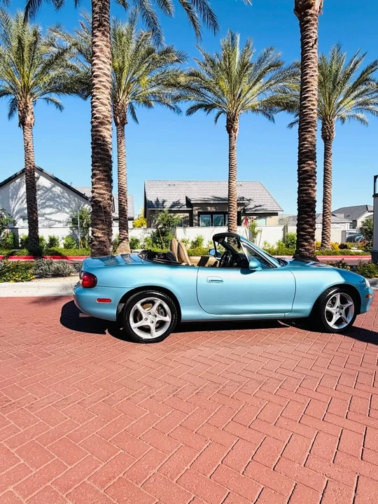 2001 Mazda NB MX-5 Miata - Image 2 of 10
