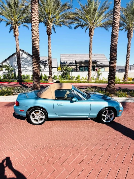 2001 Mazda NB MX-5 Miata - Image 4 of 10