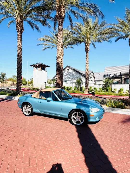 2001 Mazda NB MX-5 Miata - Image 3 of 10