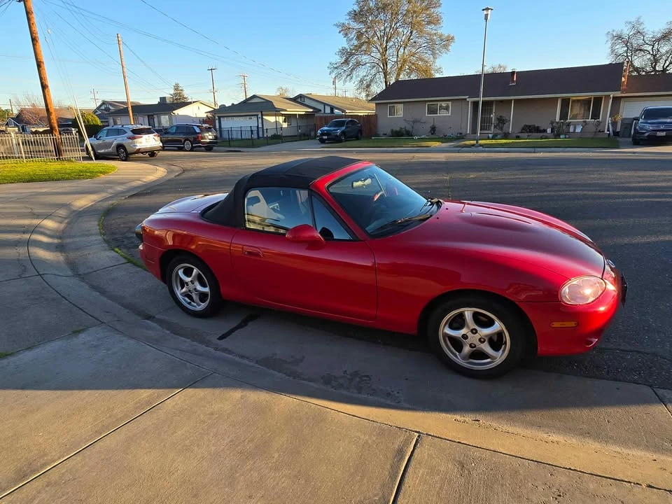 2001 Mazda NB MX-5 Miata - Image 4 of 10