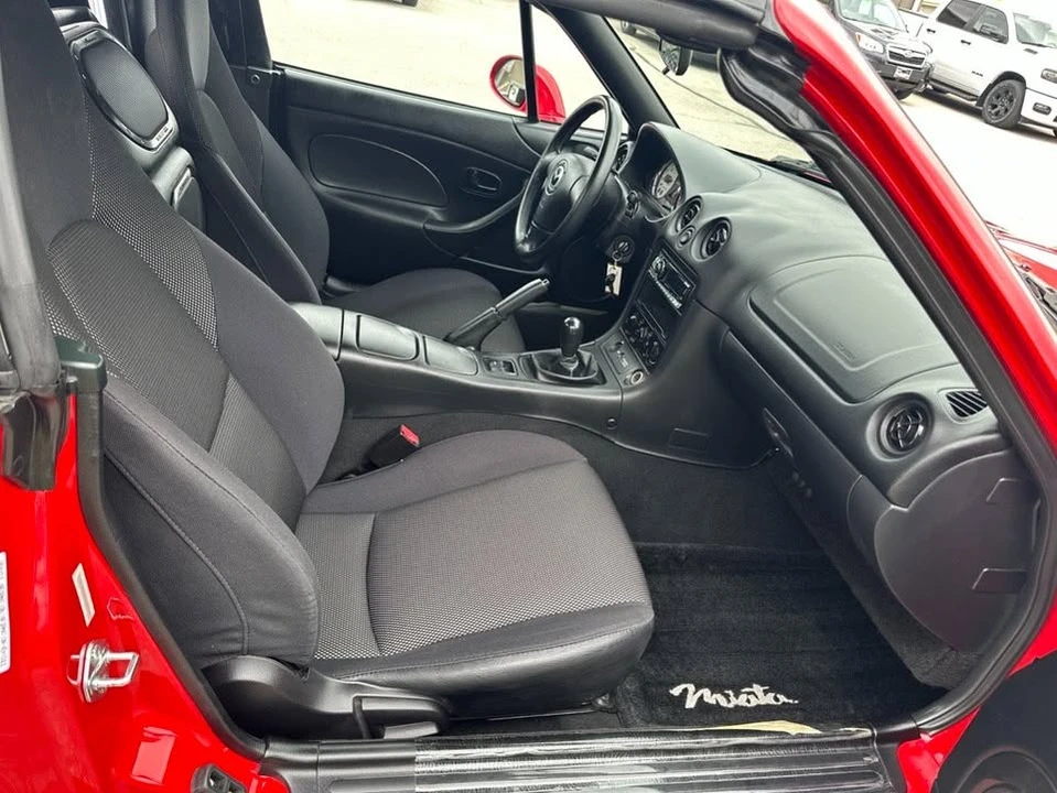 2001 Mazda NB MX-5 Miata - Image 19 of 20