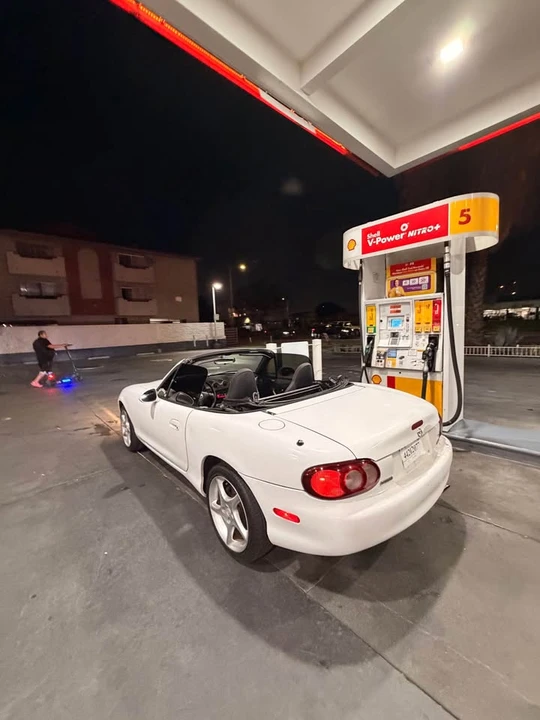 2001 Mazda NB MX-5 Miata - Image 14 of 16