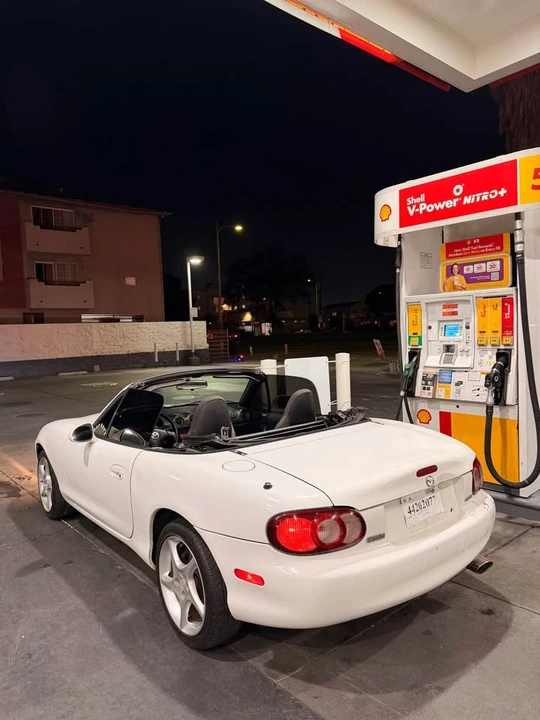 2001 Mazda NB MX-5 Miata - Image 3 of 16
