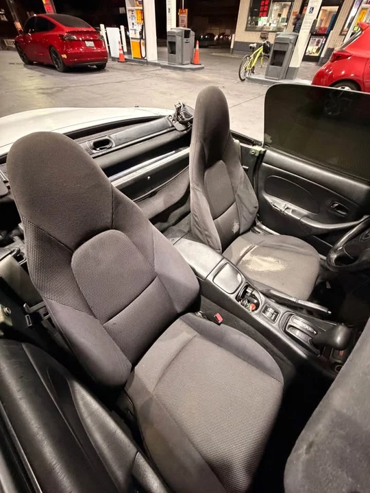 2001 Mazda NB MX-5 Miata - Image 5 of 16