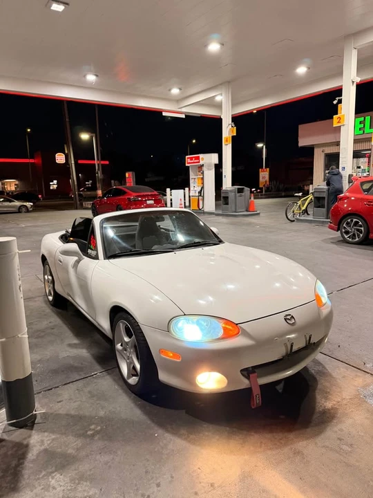 2001 Mazda NB MX-5 Miata - Image 2 of 16