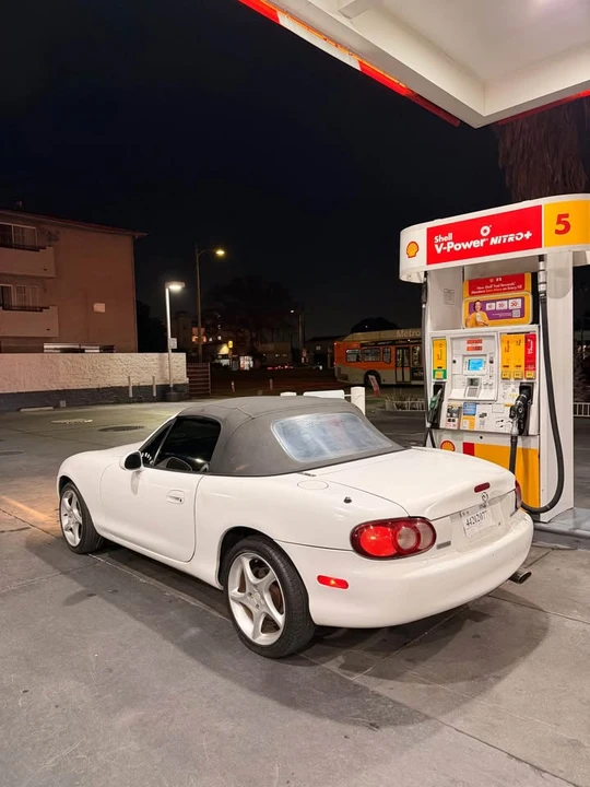2001 Mazda NB MX-5 Miata - Image 9 of 16