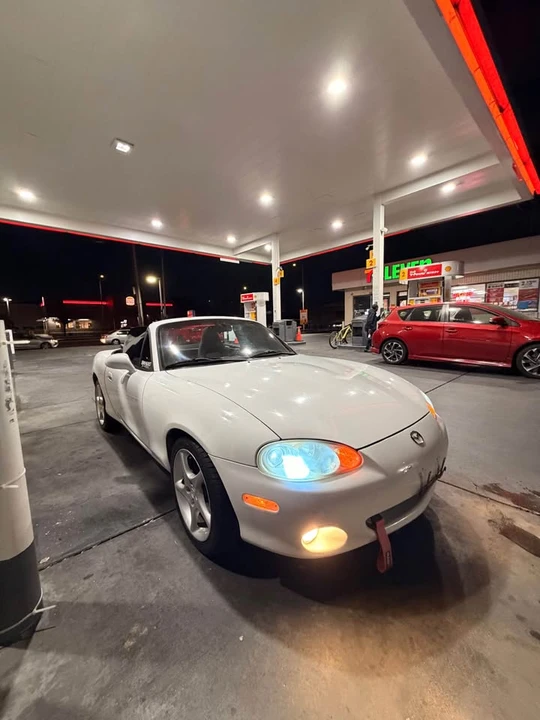 2001 Mazda NB MX-5 Miata - Image 12 of 16