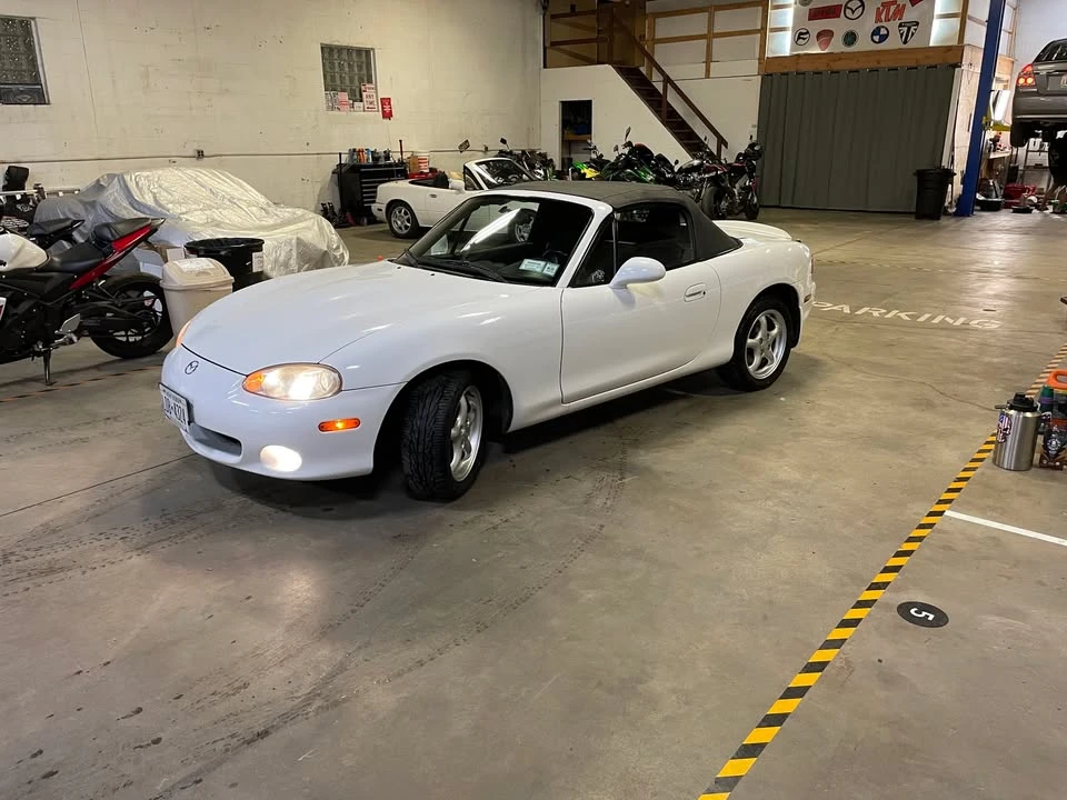 2001 Mazda NB MX-5 Miata - Image 9 of 20