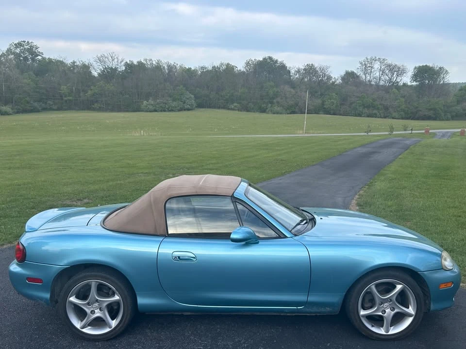 2001 Mazda NB MX-5 Miata - Image 2 of 10