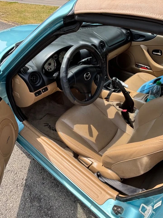 2001 Mazda NB MX-5 Miata - Image 2 of 2