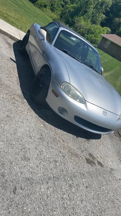 2001 Mazda NB MX-5 Miata - Image 2 of 3