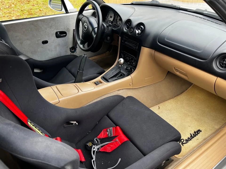 2001 Mazda NB MX-5 Miata - Image 10 of 12