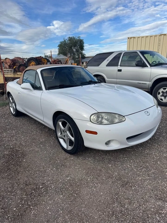 2001 Mazda NB MX-5 Miata - Image 2 of 9
