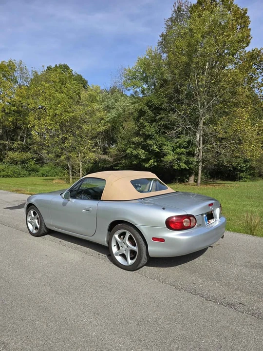 2001 Mazda NB MX-5 Miata - Image 3 of 8