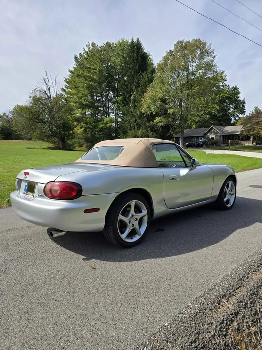 2001 Mazda NB MX-5 Miata - Image 4 of 8