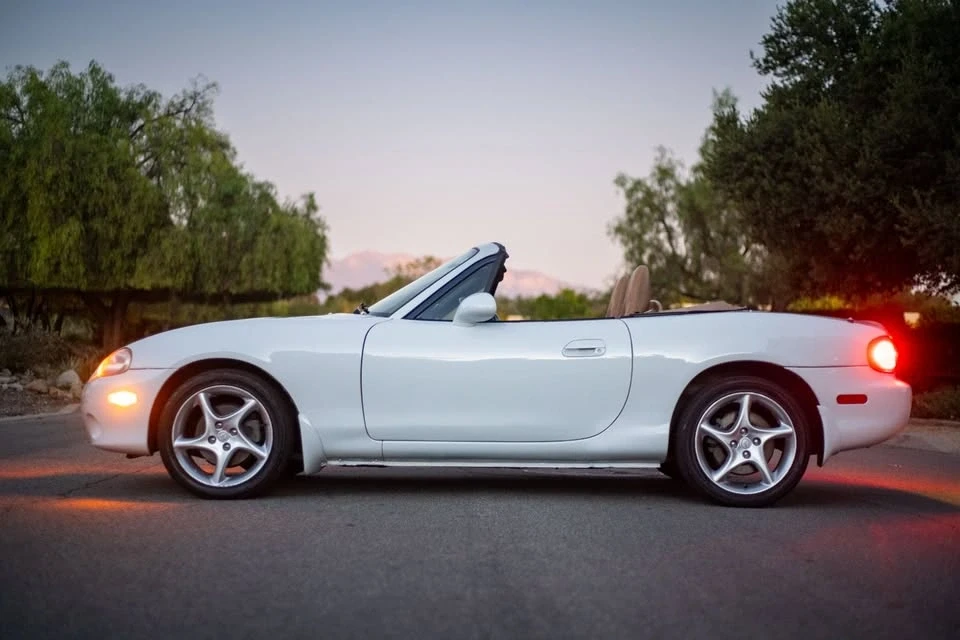 2001 Mazda NB MX-5 Miata - Image 2 of 15