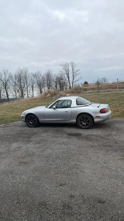 2001 Mazda NB MX-5 Miata - Image 2 of 3