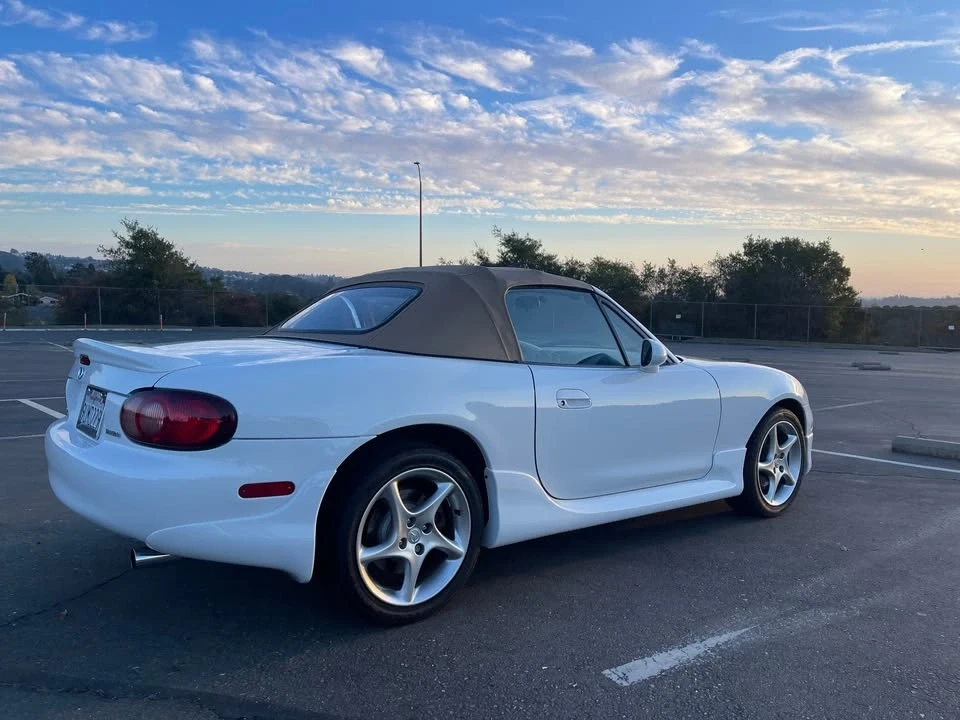 2001 Mazda NB MX-5 Miata - Image 4 of 9