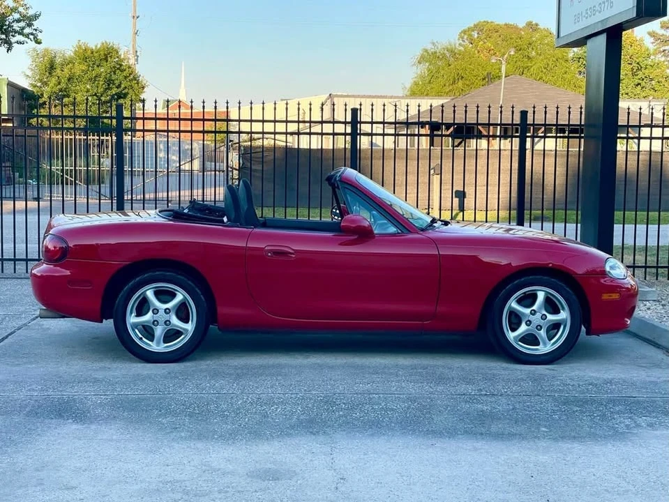 2001 Mazda NB MX-5 Miata - Image 5 of 19