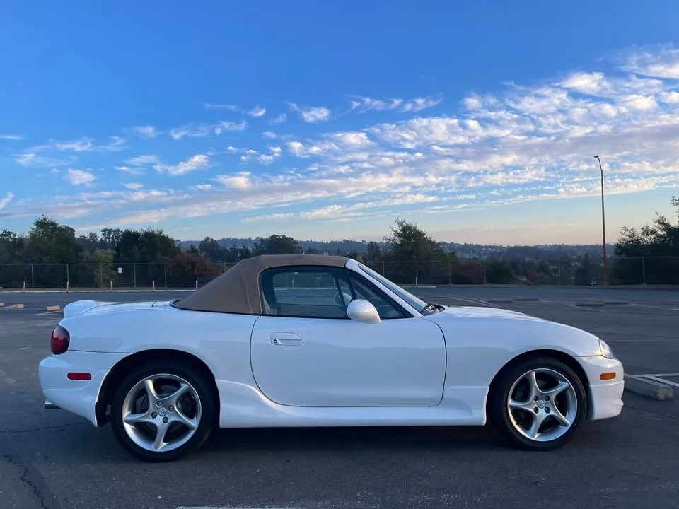 2001 Mazda NB MX-5 Miata - Image 5 of 9