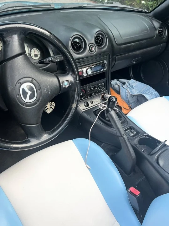 2001 Mazda NB MX-5 Miata - Image 15 of 17