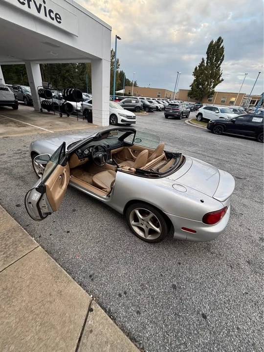 2001 Mazda NB MX-5 Miata - Image 2 of 10