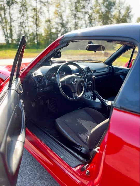 2001 Mazda NB MX-5 Miata - Image 8 of 21