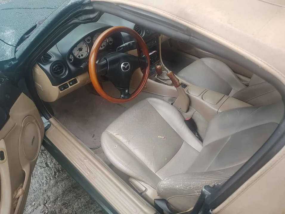 2001 Mazda NB MX-5 Miata - Image 6 of 12