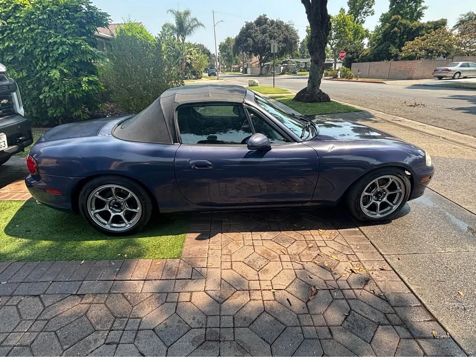 2001 Mazda NB MX-5 Miata - Image 2 of 10