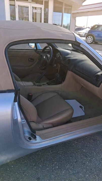 2001 Mazda NB MX-5 Miata - Image 8 of 9