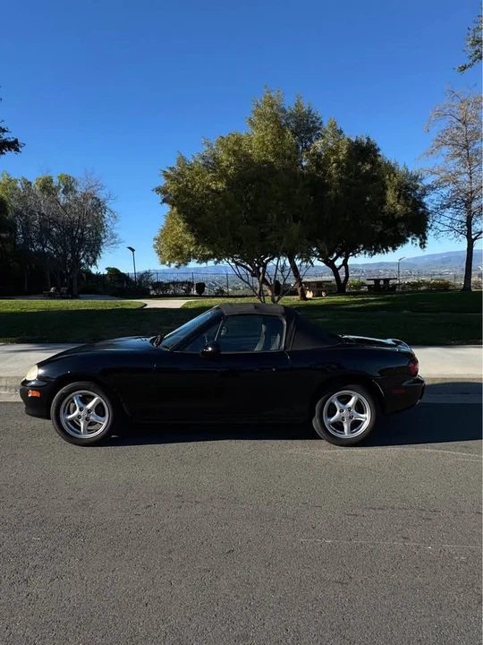 2001 Mazda NB MX-5 Miata - Image 3 of 10