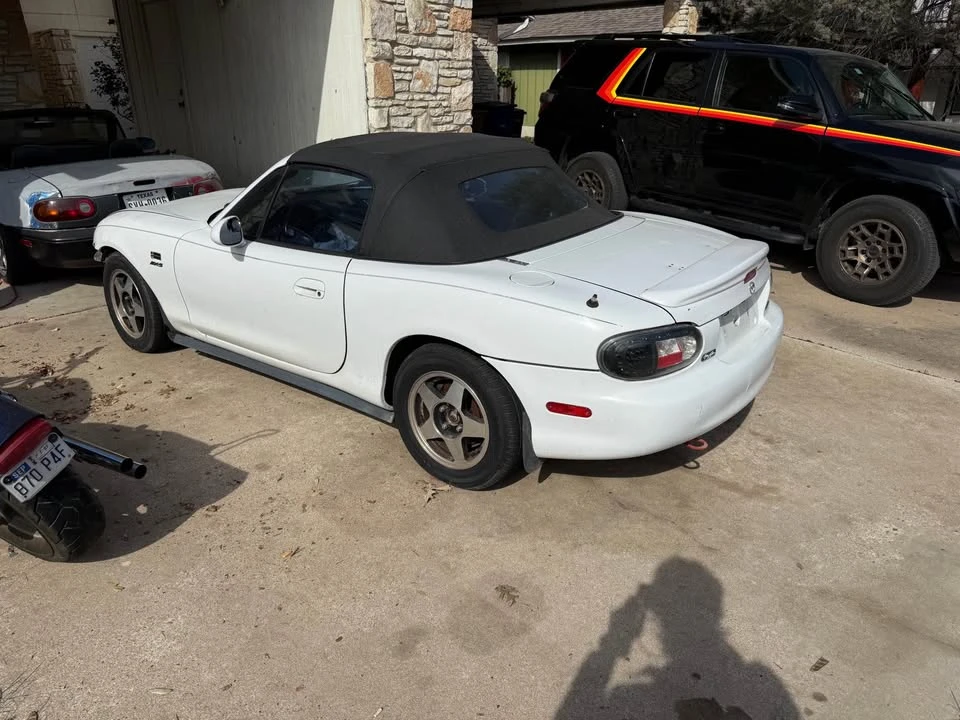 2001 Mazda NB MX-5 Miata - Image 3 of 12