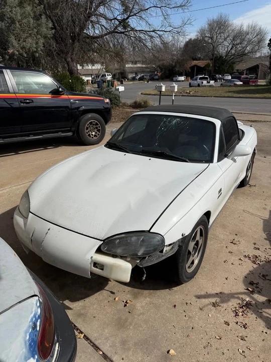 2001 Mazda NB MX-5 Miata - Image 4 of 12