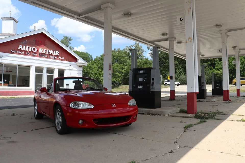 2001 Mazda NB MX-5 Miata - Image 3 of 9
