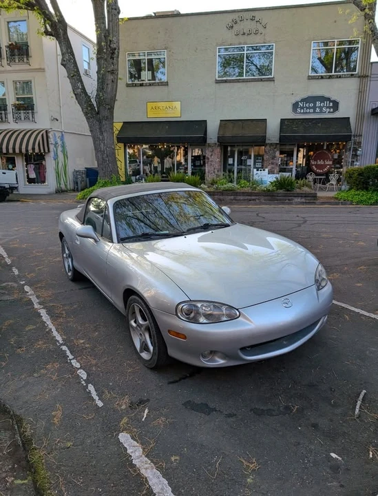 2001 Mazda NB MX-5 Miata - Image 2 of 9