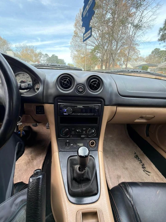 2001 Mazda NB MX-5 Miata - Image 9 of 15