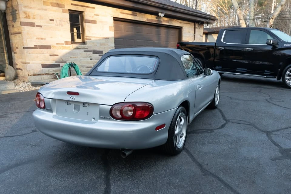 2001 Mazda NB MX-5 Miata - Image 5 of 18