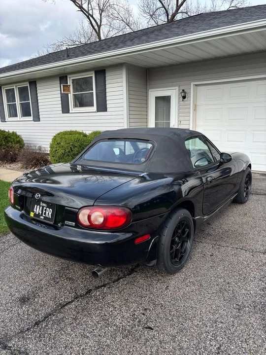 2001 Mazda NB MX-5 Miata - Image 2 of 20