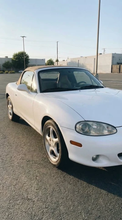 2001 Mazda NB MX-5 Miata - Image 2 of 7