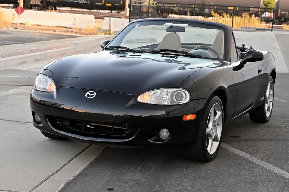 2001 Mazda NB MX-5 Miata - Image 2 of 19
