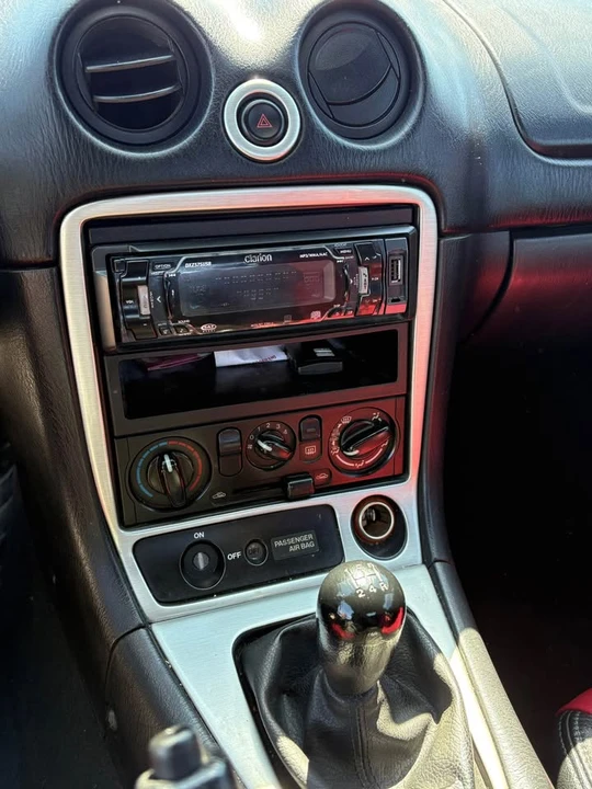 2001 Mazda NB MX-5 Miata - Image 10 of 12