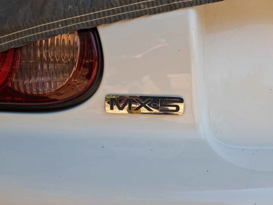 2001 Mazda NB MX-5 Miata - Image 5 of 11
