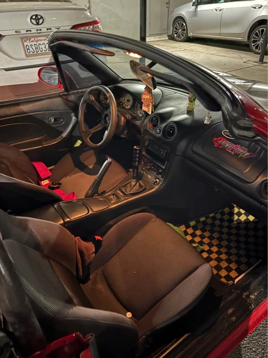2001 Mazda NB MX-5 Miata - Image 3 of 10