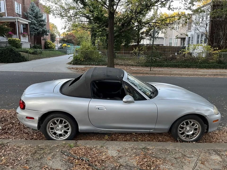 2001 Mazda NB MX-5 Miata - Image 2 of 18
