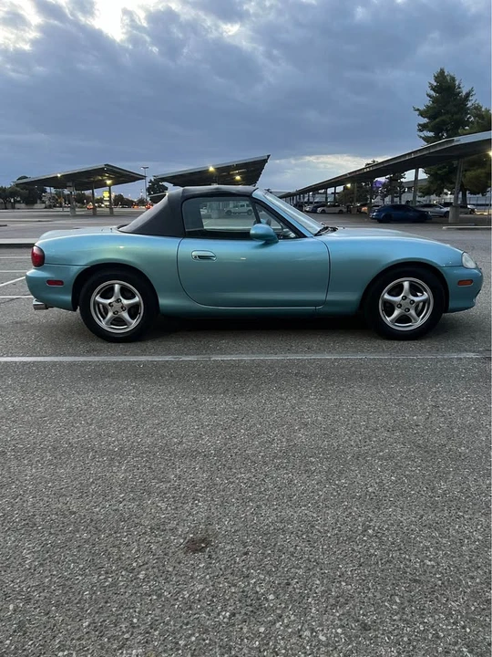 2001 Mazda NB MX-5 Miata - Image 2 of 12